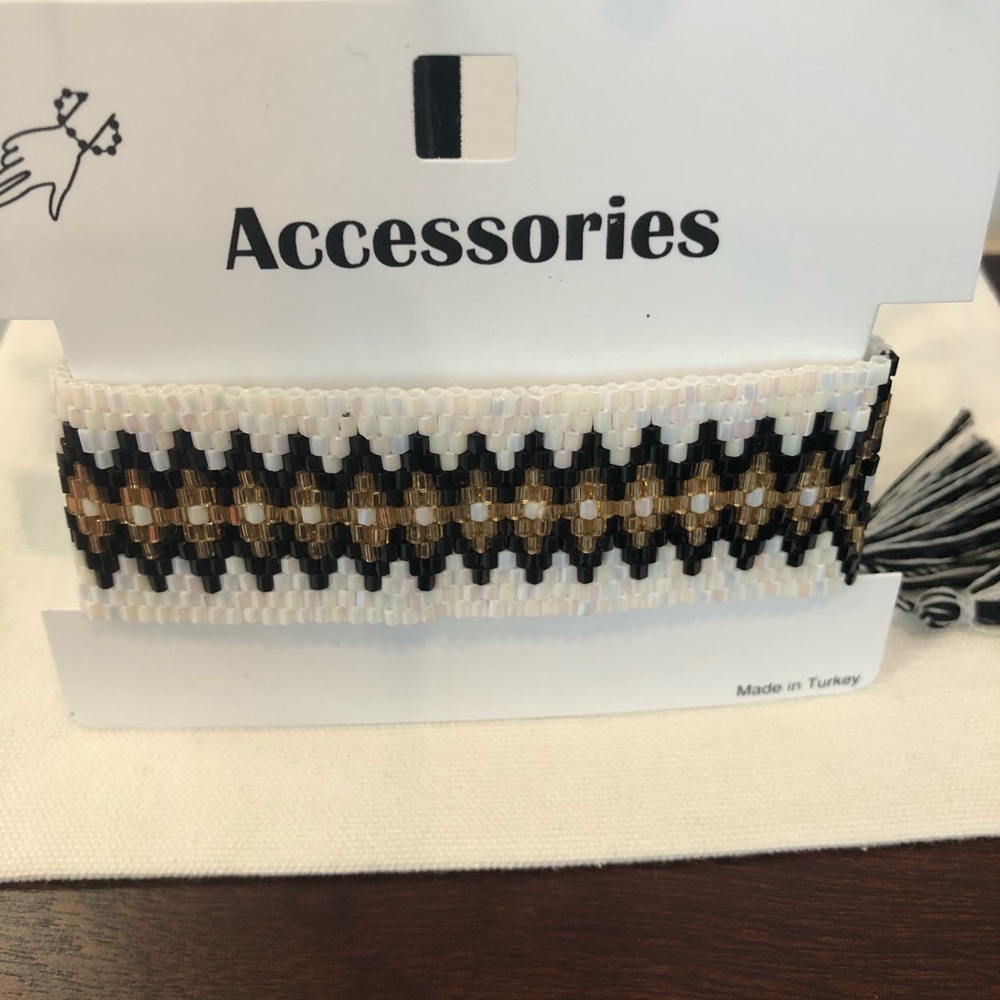 Beaded adjustable bracelet